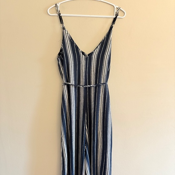 $9🎅🏼 Urban Romantics Navy & White Stripped Capri Length Romper Jumpsuit - Picture 16 of 16